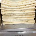 Pliegue de masa de tapas de empanadas en laminadora romano LAM410R - iR.webp